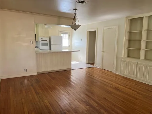 $2,400 | 317 West 24th Avenue, Covington, LA 70433