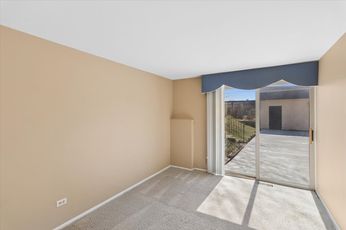 465 West Newport Road Hoffman Estates, IL 60169 - Photo 16 of 24