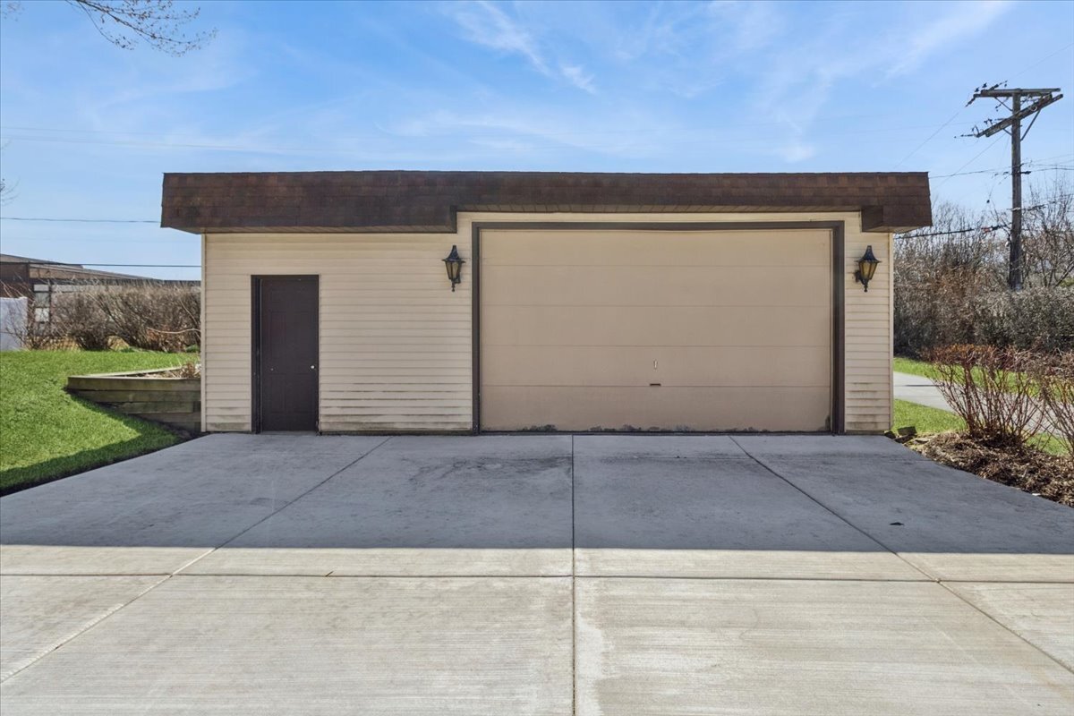 465 West Newport Road Hoffman Estates, IL 60169 - Photo 18 of 24