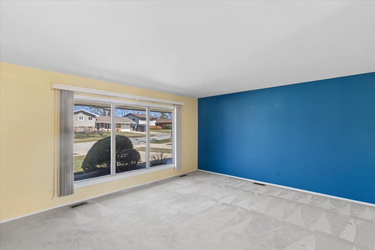 465 West Newport Road Hoffman Estates, IL 60169 - Photo 3 of 24