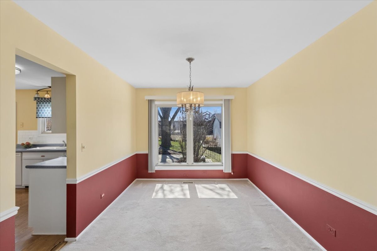 465 West Newport Road Hoffman Estates, IL 60169 - Photo 4 of 24