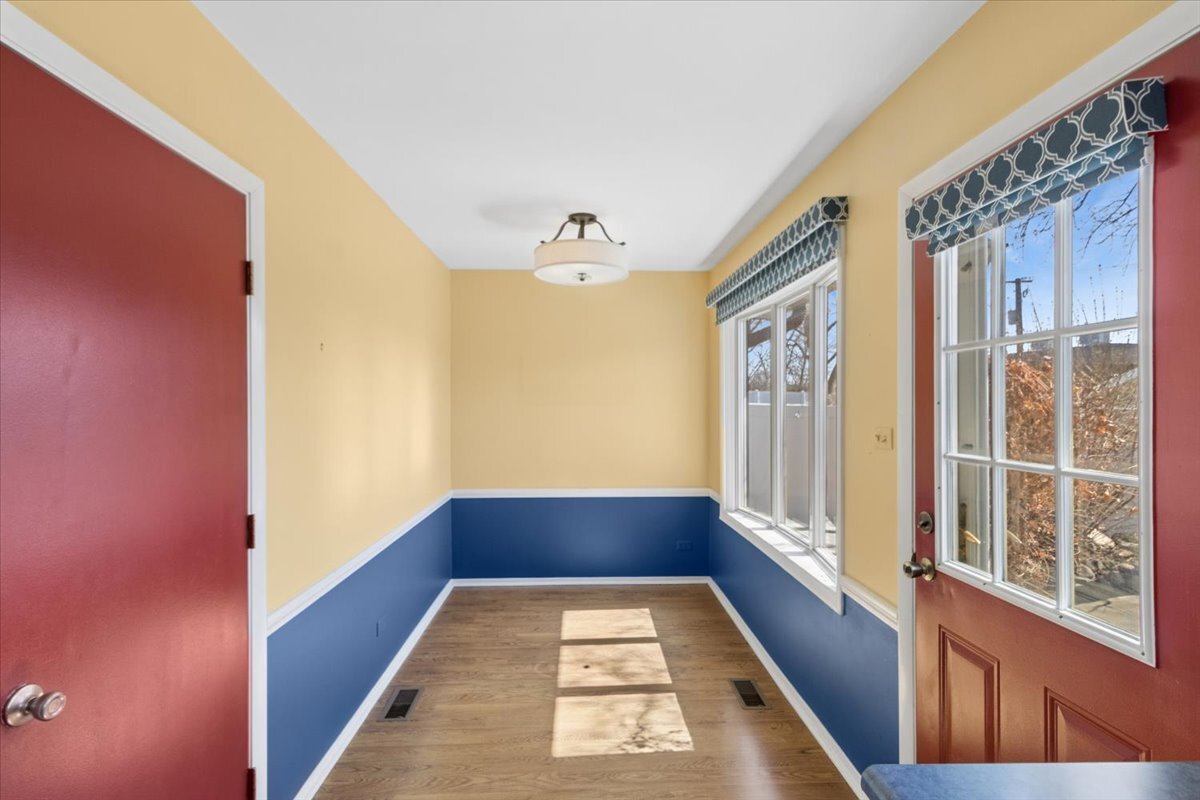 465 West Newport Road Hoffman Estates, IL 60169 - Photo 7 of 24