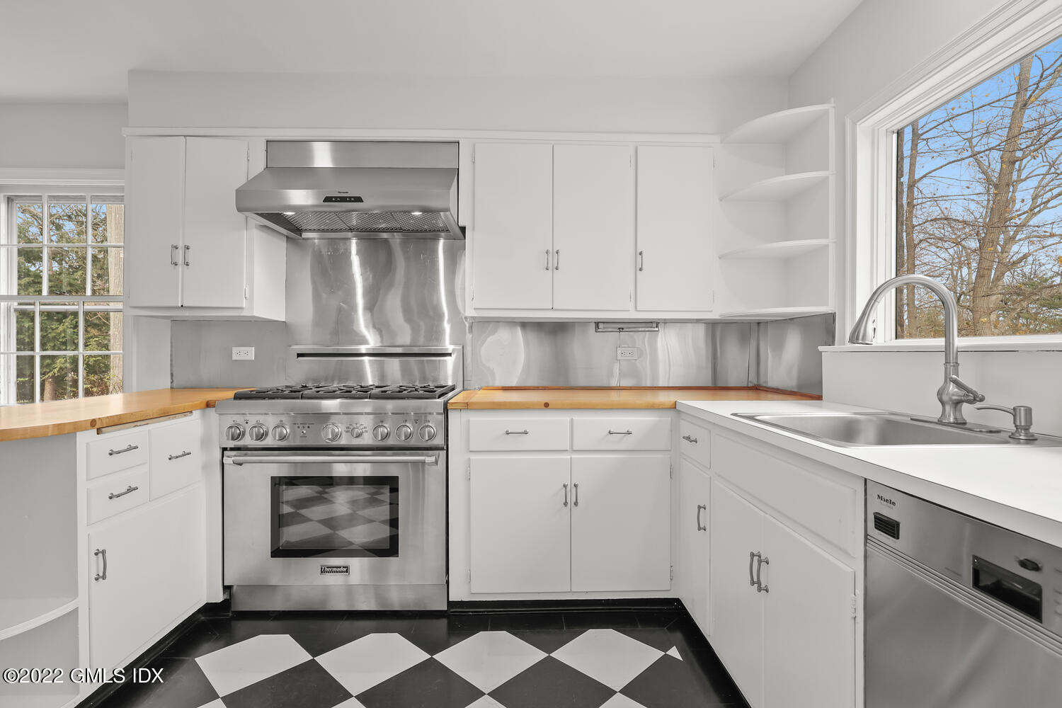 141 Hendrie Avenue Riverside, CT 06878 - Photo 7 of 24 a kitchen with a stove oven and sink