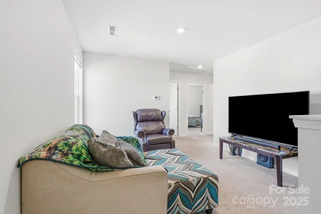 $275,000 | 139 Jo Creek Lane, Harmony, NC 28634