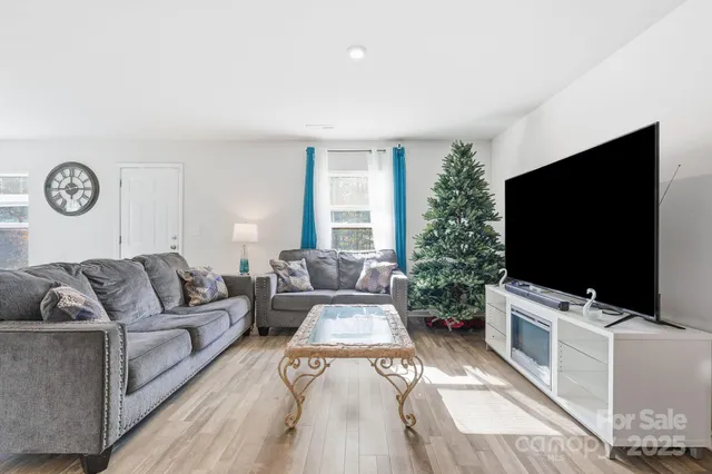 $275,000 | 139 Jo Creek Lane, Harmony, NC 28634