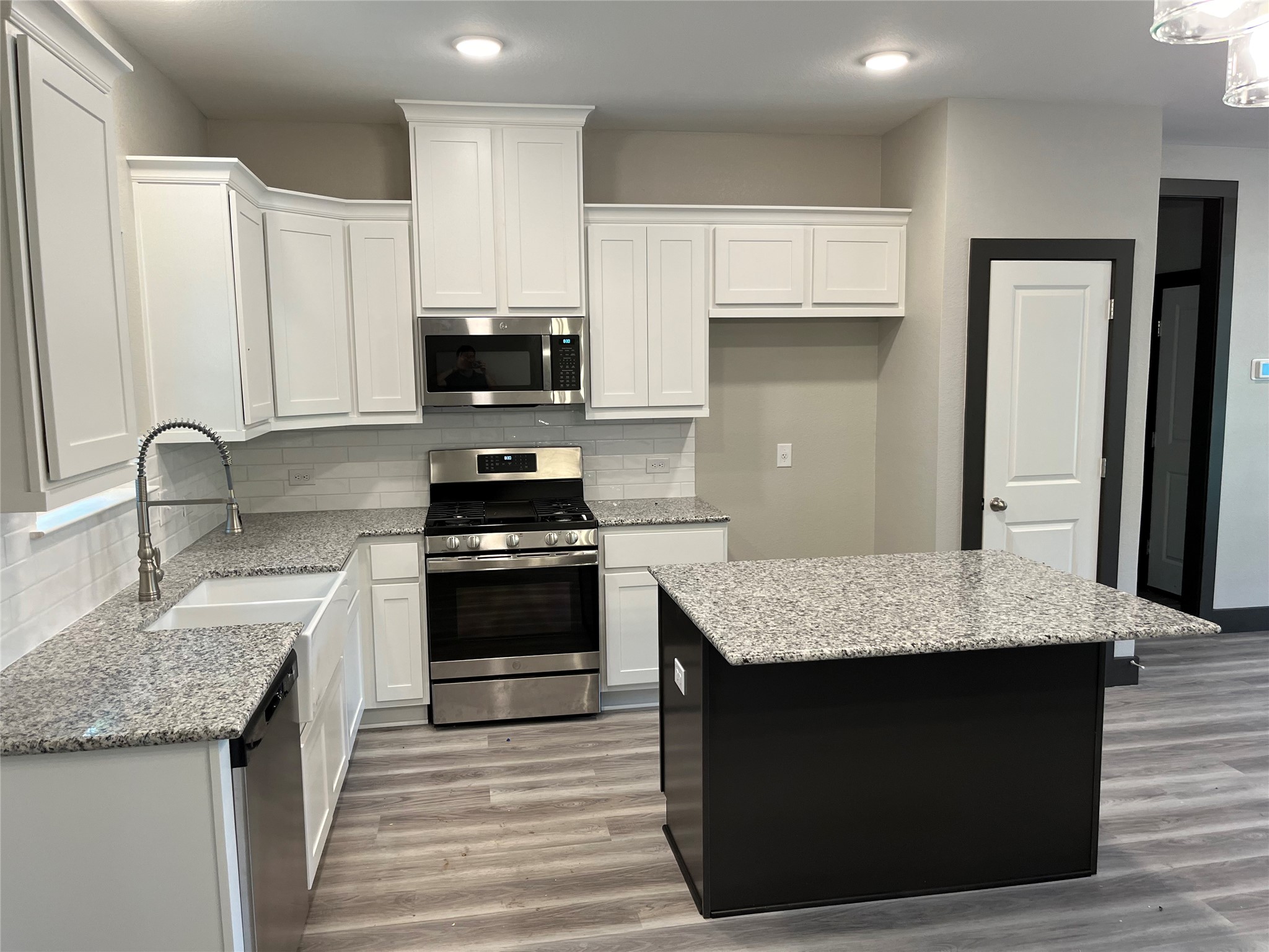 111 Heatherbrook Somerville, TX 77879 - Photo 4 of 11 a kitchen with a sink stove and refrigerator