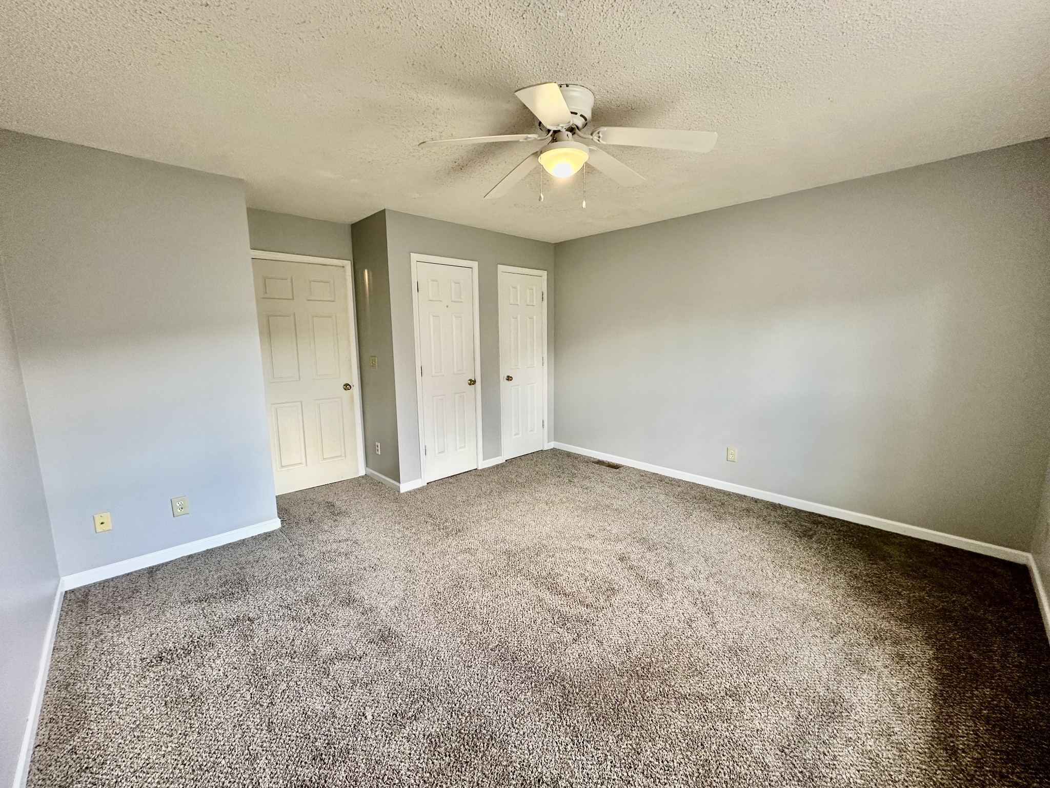 282 Raleigh Drive, Unit B Clarksville, TN 37043 - Photo 11 of 15 an empty room with a chandelier fan and closet