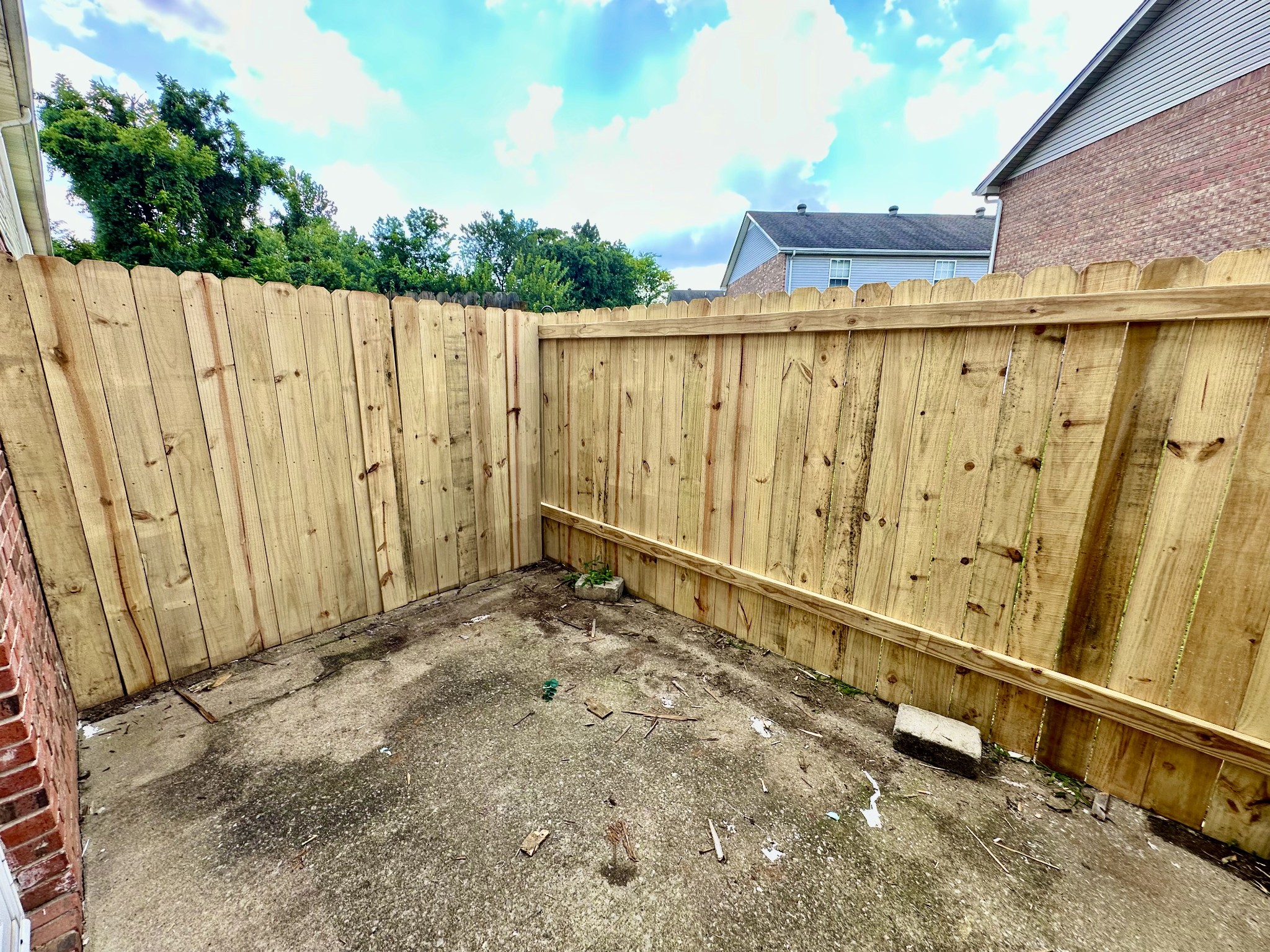 282 Raleigh Drive, Unit B Clarksville, TN 37043 - Photo 9 of 15 a view of wooden fence