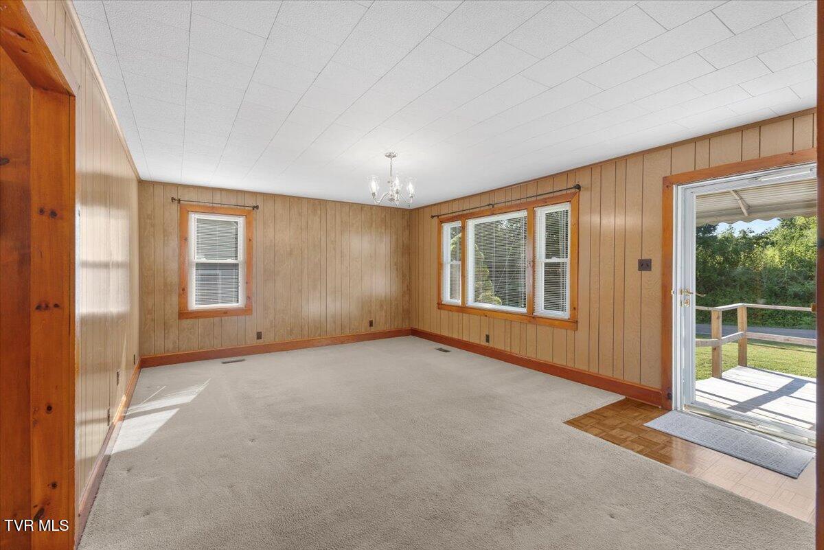 961 Emmett Road Bristol, TN 37620 - Photo 11 of 40 11-128A5365