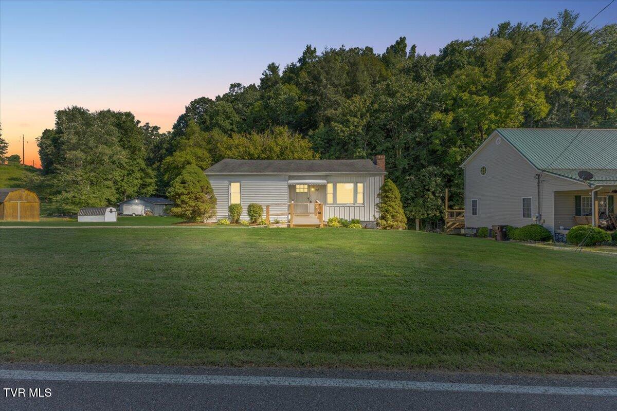 961 Emmett Road Bristol, TN 37620 - Photo 3 of 40 01-DTD
