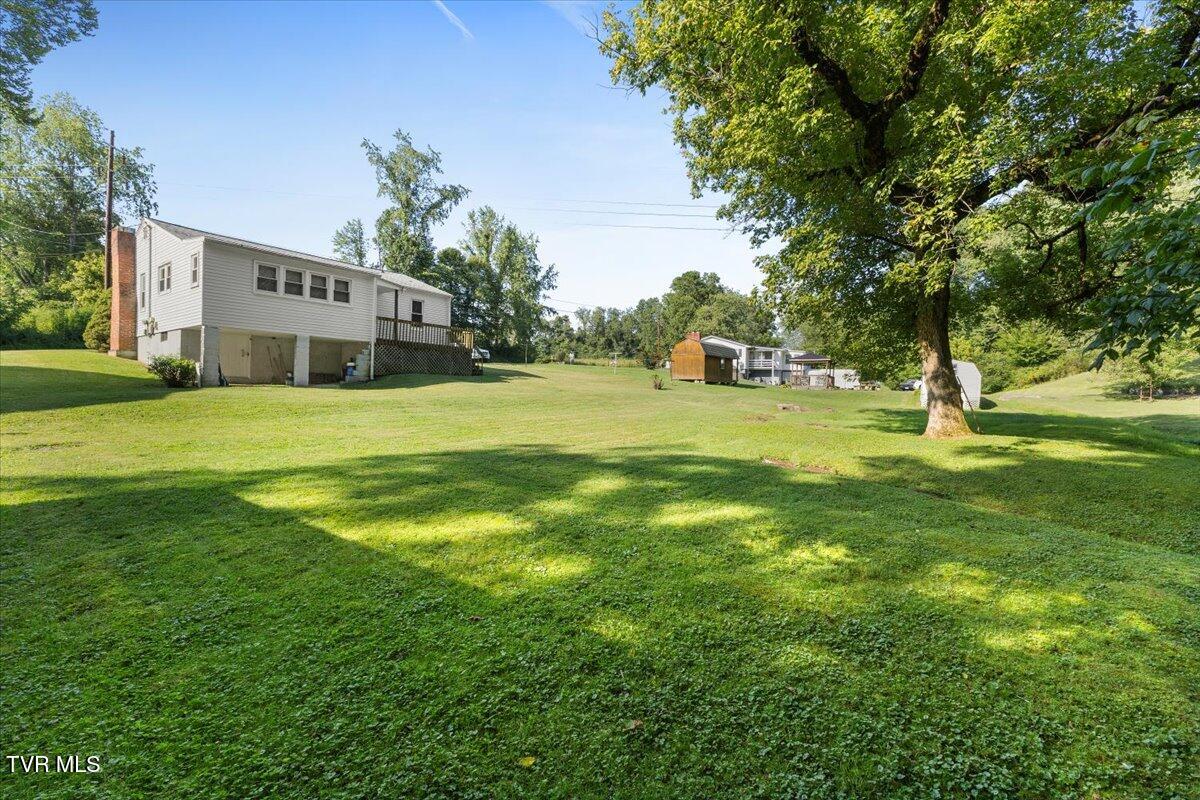 961 Emmett Road Bristol, TN 37620 - Photo 5 of 40 05-128A5345