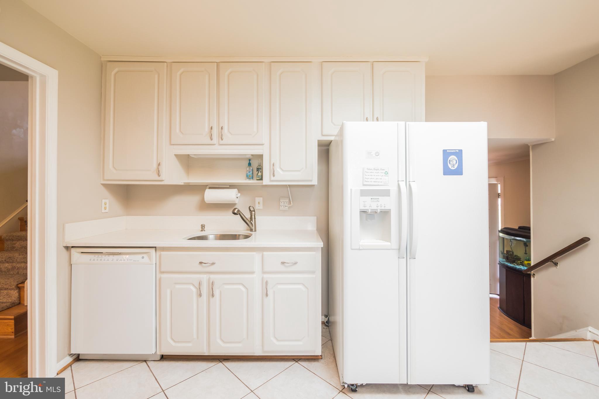 15136 Middlegate Road Silver Spring, MD 20905 - Photo 9 of 28 Kitchen leading to the family room