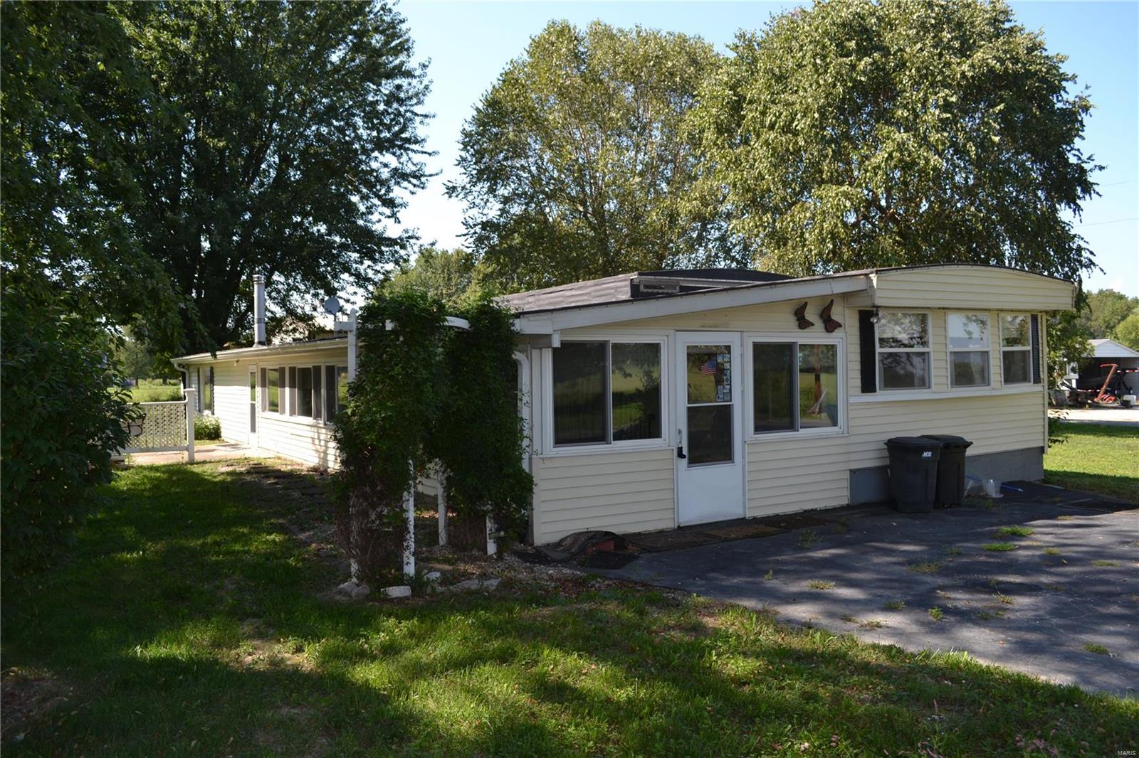 19929 Boulder Road Carlyle, IL 62231 - Photo 2 of 30