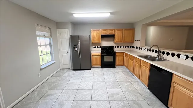 $2,350 | 6210 Cottage Stream Lane, Spring, TX 77379