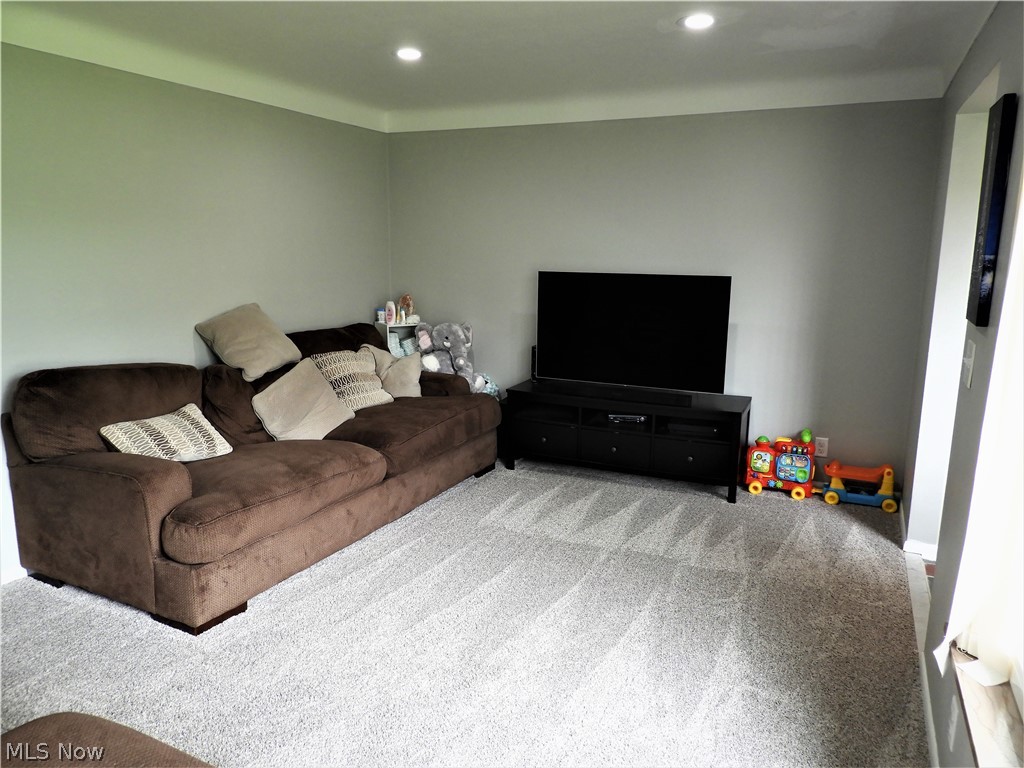 9634 Webster Road Strongsville, OH 44136 - Photo 11 of 17