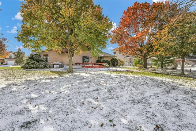 $369,900 | 808 Lakeshore Drive, Tuscola, IL 61953