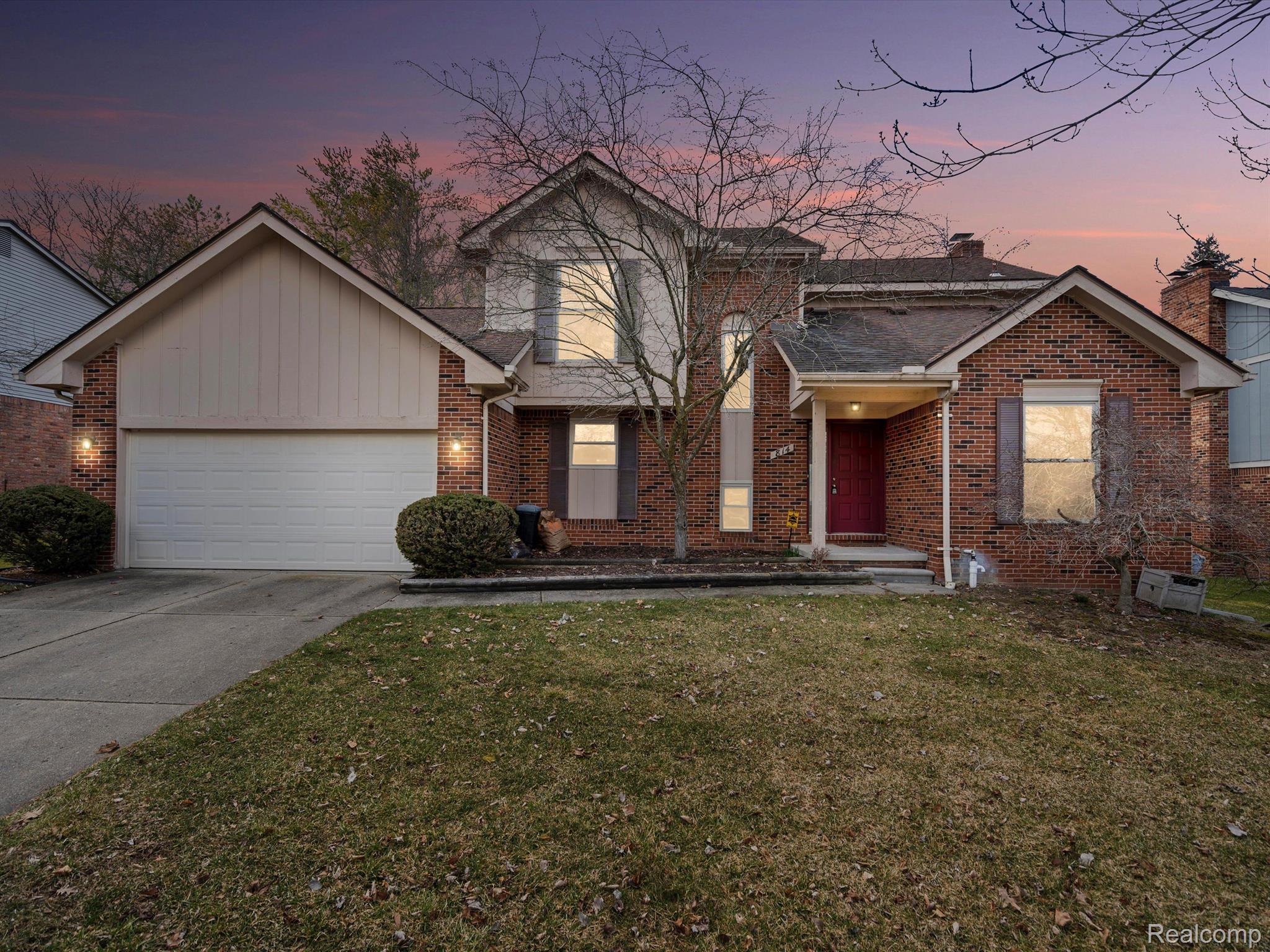 814 Ten Point Drive Rochester, MI 48309 - Photo 1 of 30 Twilight view of front of home