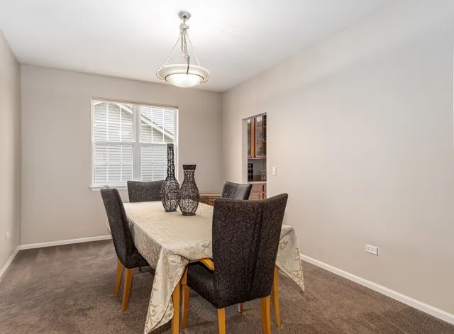 $799,900 | 719 Eagle Brook Lane, Naperville, IL 60565