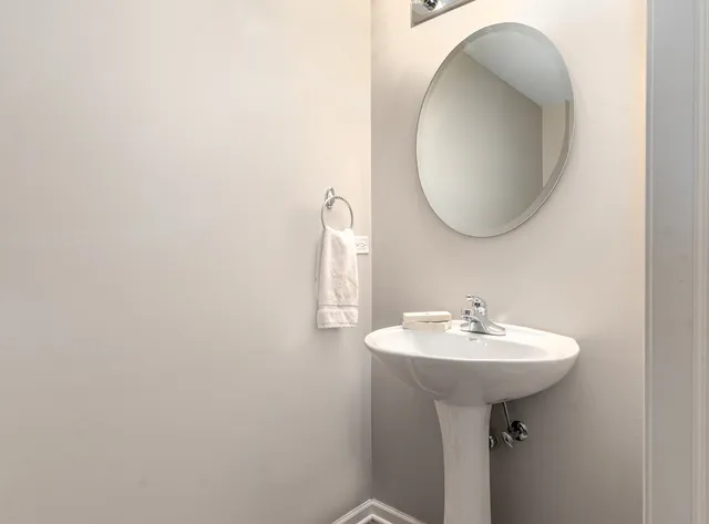 $799,900 | 719 Eagle Brook Lane, Naperville, IL 60565