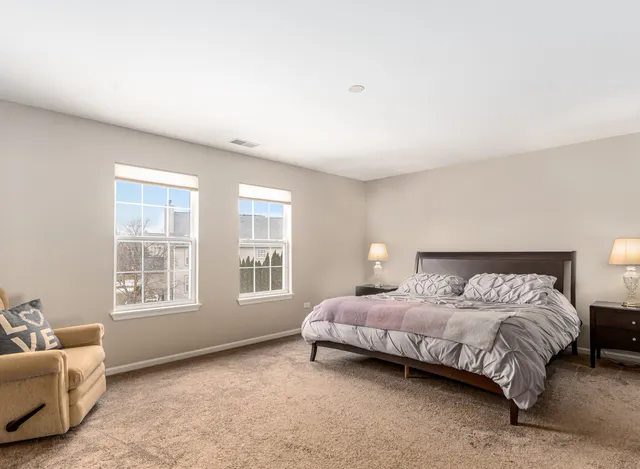 $799,900 | 719 Eagle Brook Lane, Naperville, IL 60565