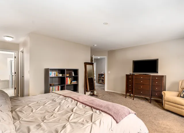 $799,900 | 719 Eagle Brook Lane, Naperville, IL 60565