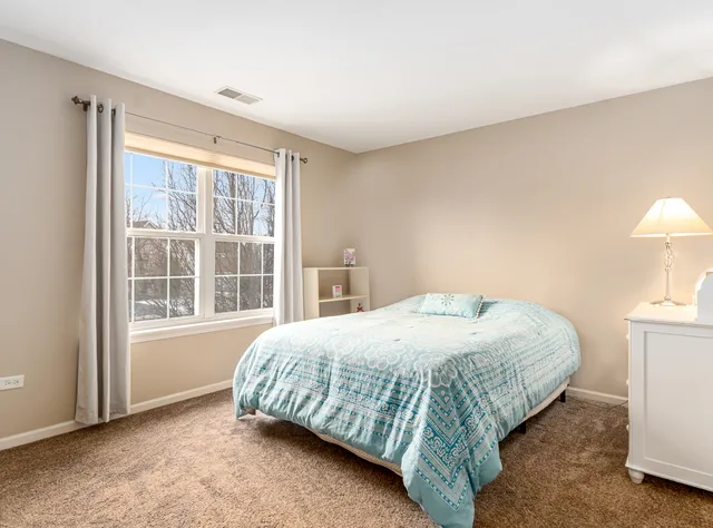 $799,900 | 719 Eagle Brook Lane, Naperville, IL 60565