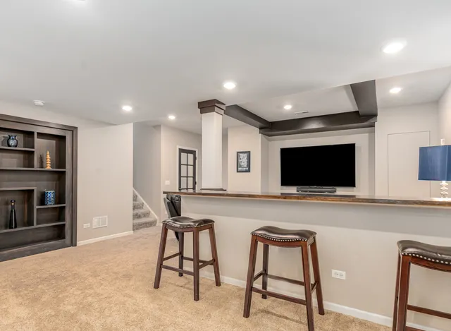 $799,900 | 719 Eagle Brook Lane, Naperville, IL 60565