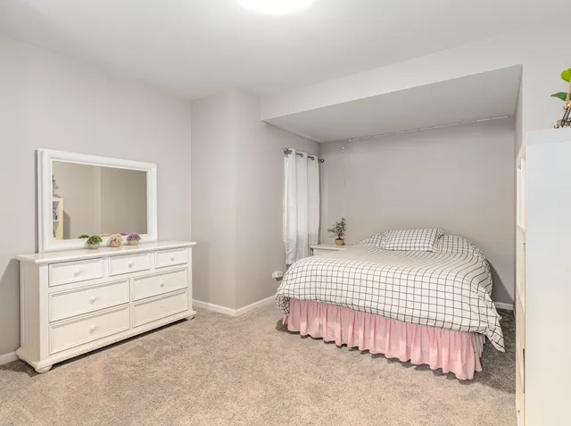 $799,900 | 719 Eagle Brook Lane, Naperville, IL 60565