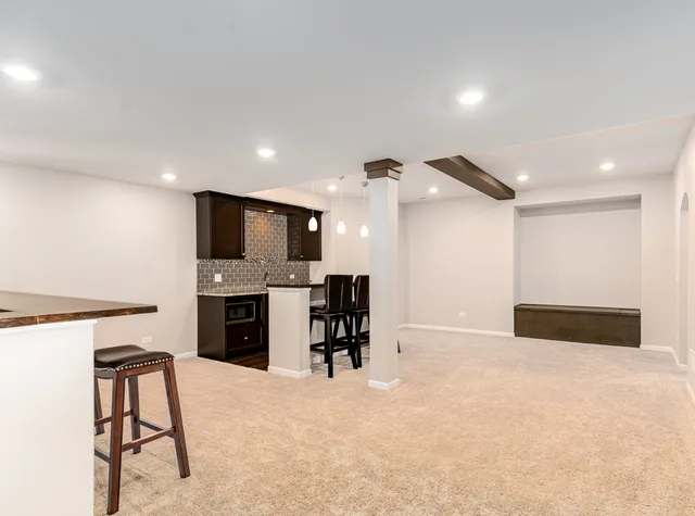 $799,900 | 719 Eagle Brook Lane, Naperville, IL 60565