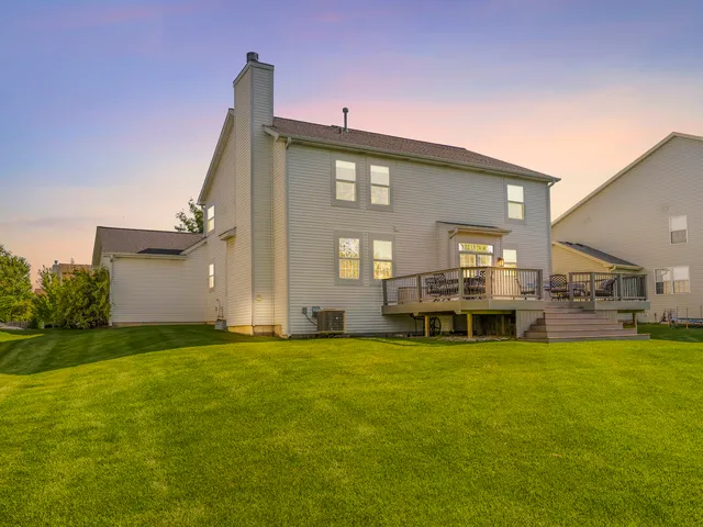 $799,900 | 719 Eagle Brook Lane, Naperville, IL 60565