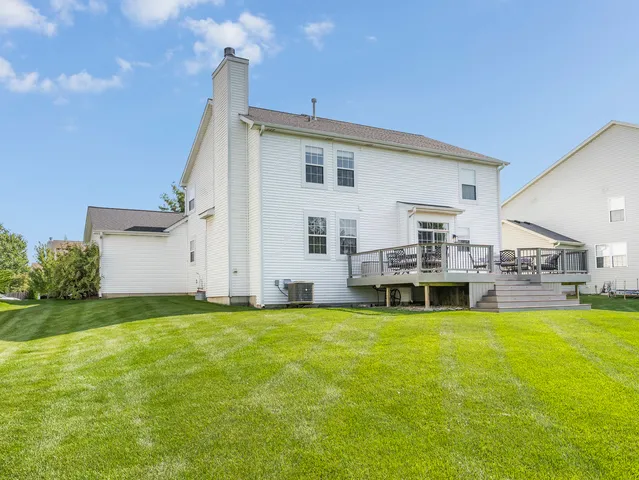 $799,900 | 719 Eagle Brook Lane, Naperville, IL 60565