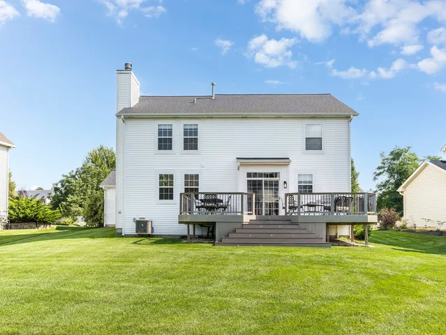 $799,900 | 719 Eagle Brook Lane, Naperville, IL 60565