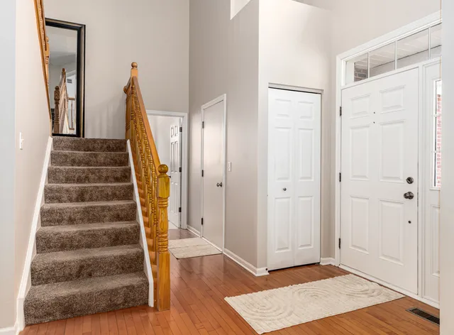 $799,900 | 719 Eagle Brook Lane, Naperville, IL 60565