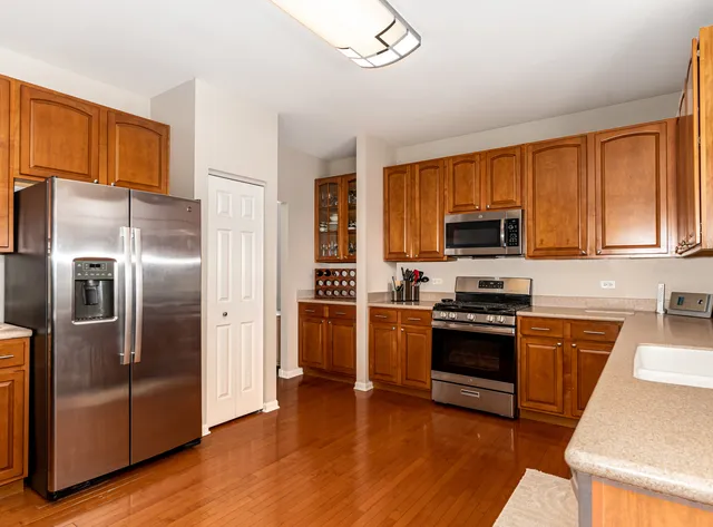 $799,900 | 719 Eagle Brook Lane, Naperville, IL 60565