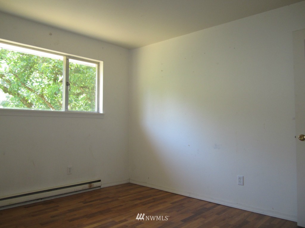 22509 Southeast May Valley Road Issaquah, WA 98027 - Photo 12 of 17 Gallery Image 12