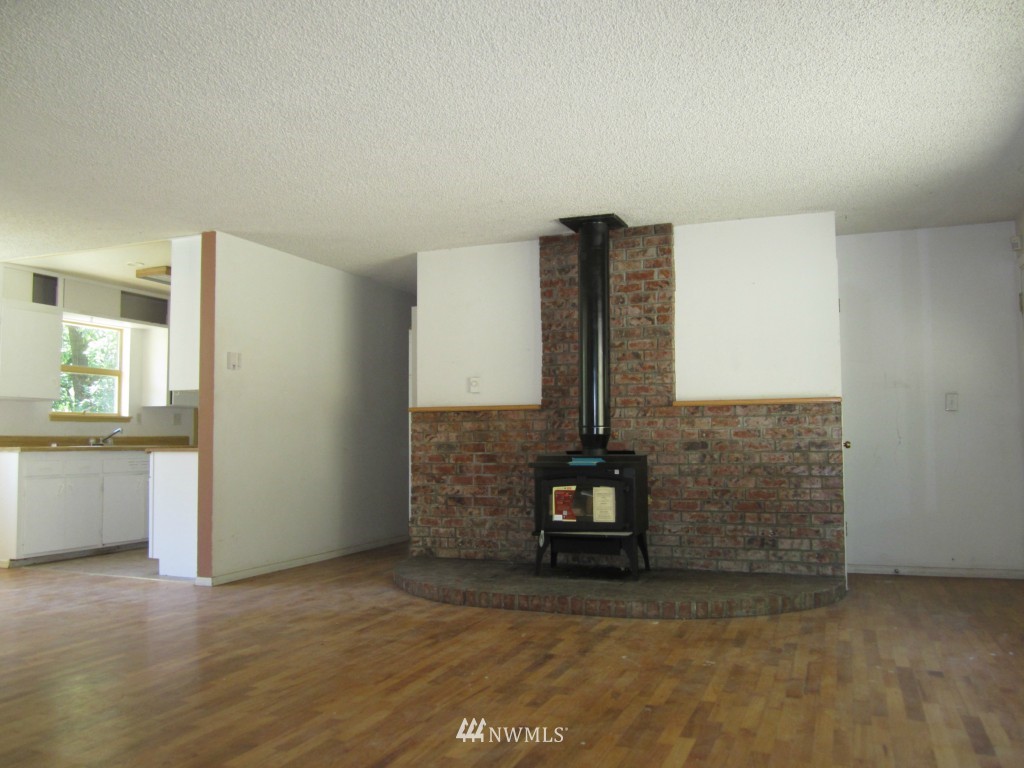 22509 Southeast May Valley Road Issaquah, WA 98027 - Photo 14 of 17 Gallery Image 14