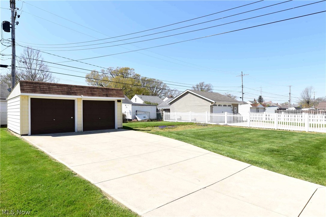 5415 Snow Road Parma, OH 44129 - Photo 3 of 26