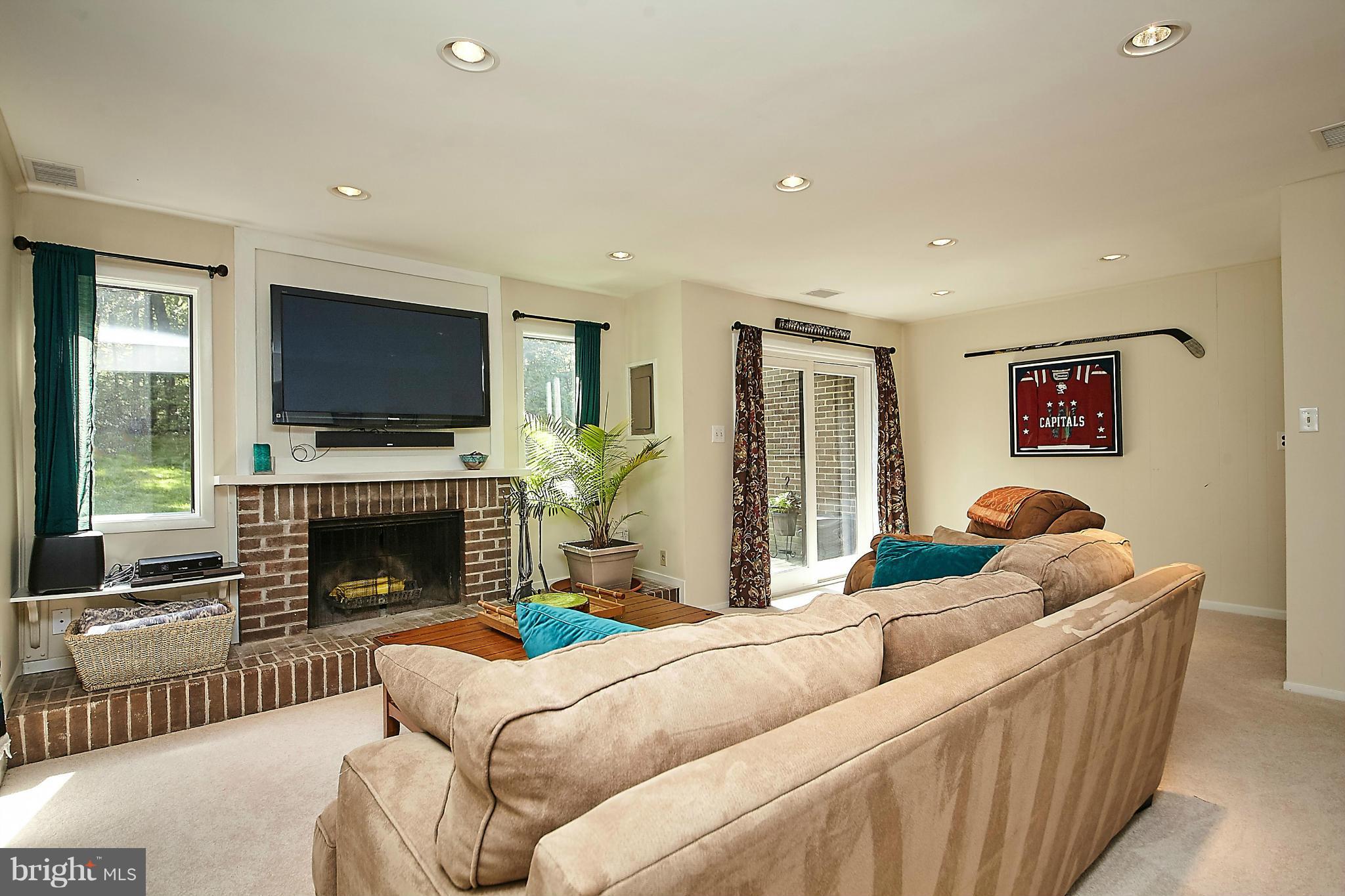 2019 Winged Foot Court Reston, VA 20191 - Photo 23 of 30 Family Room