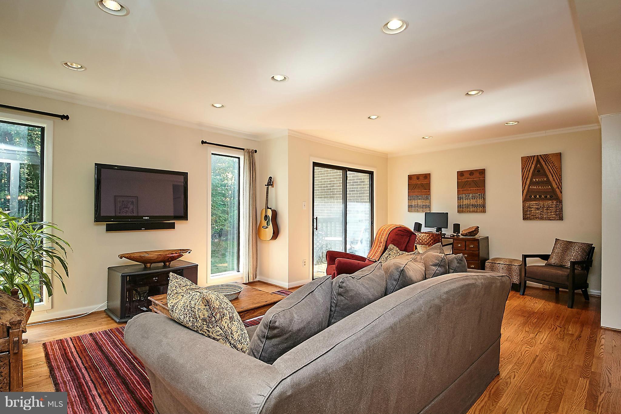 2019 Winged Foot Court Reston, VA 20191 - Photo 7 of 30 Living Room