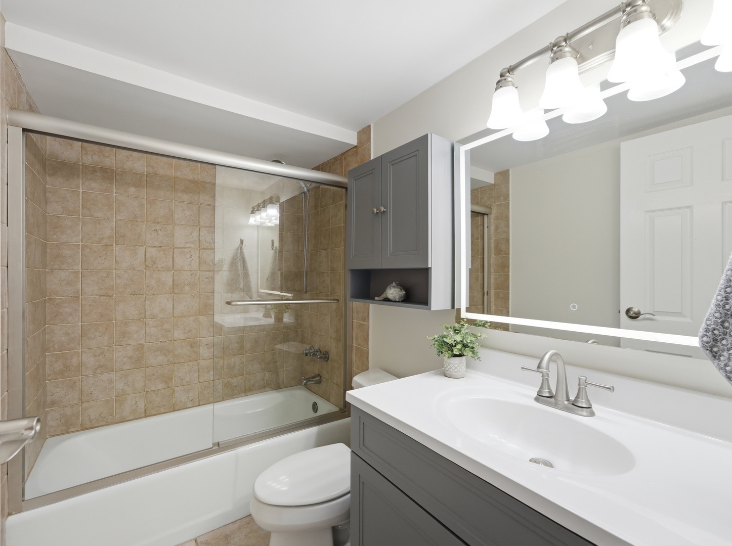 220 South Roselle Road, Unit 321 Schaumburg, IL 60193 - Photo 13 of 33 Gallery Image 13