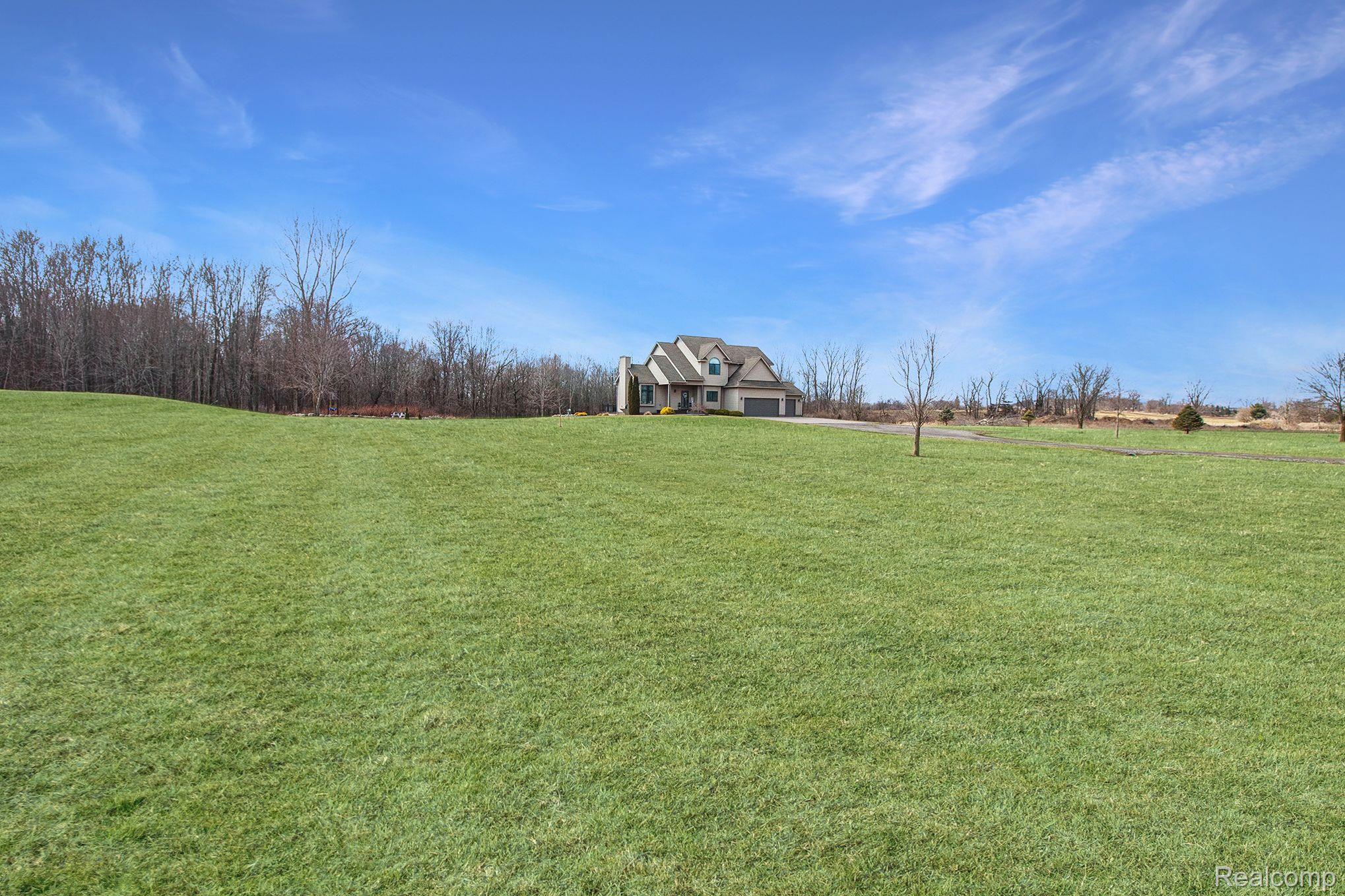 1733 North Nicholson Road Fowlerville, MI 48836 - Photo 4 of 36 Gallery Image 4