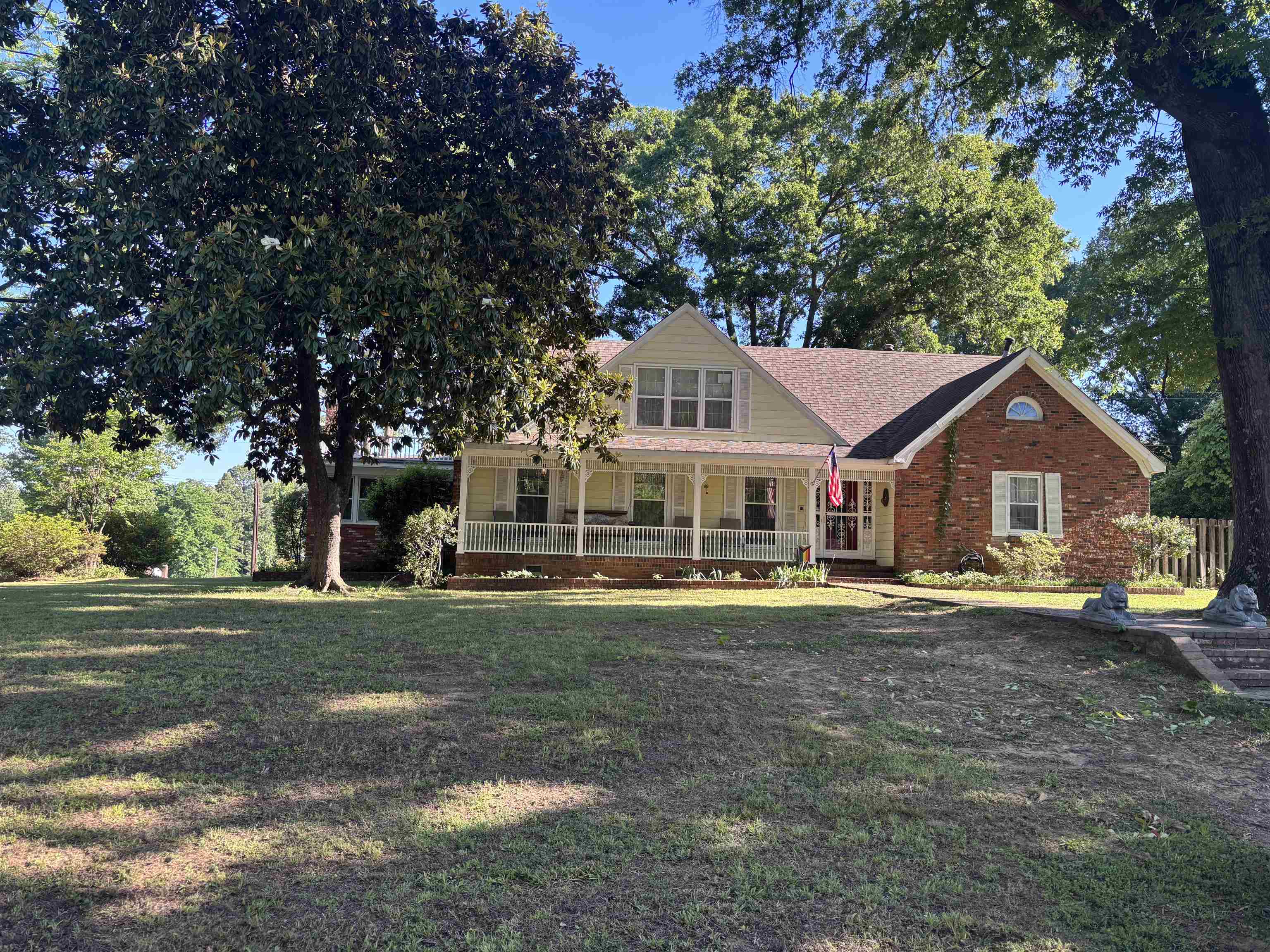 3194 Lammermuir Road Memphis, TN 38128 - Photo 2 of 37 Traditional home featuring a brick and siding facade with a covered front porch