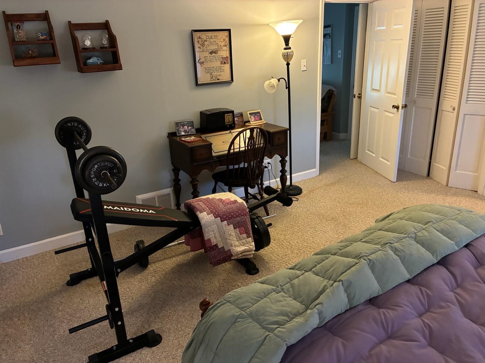3194 Lammermuir Road Memphis, TN 38128 - Photo 28 of 40 a bedroom with a bed and a chair