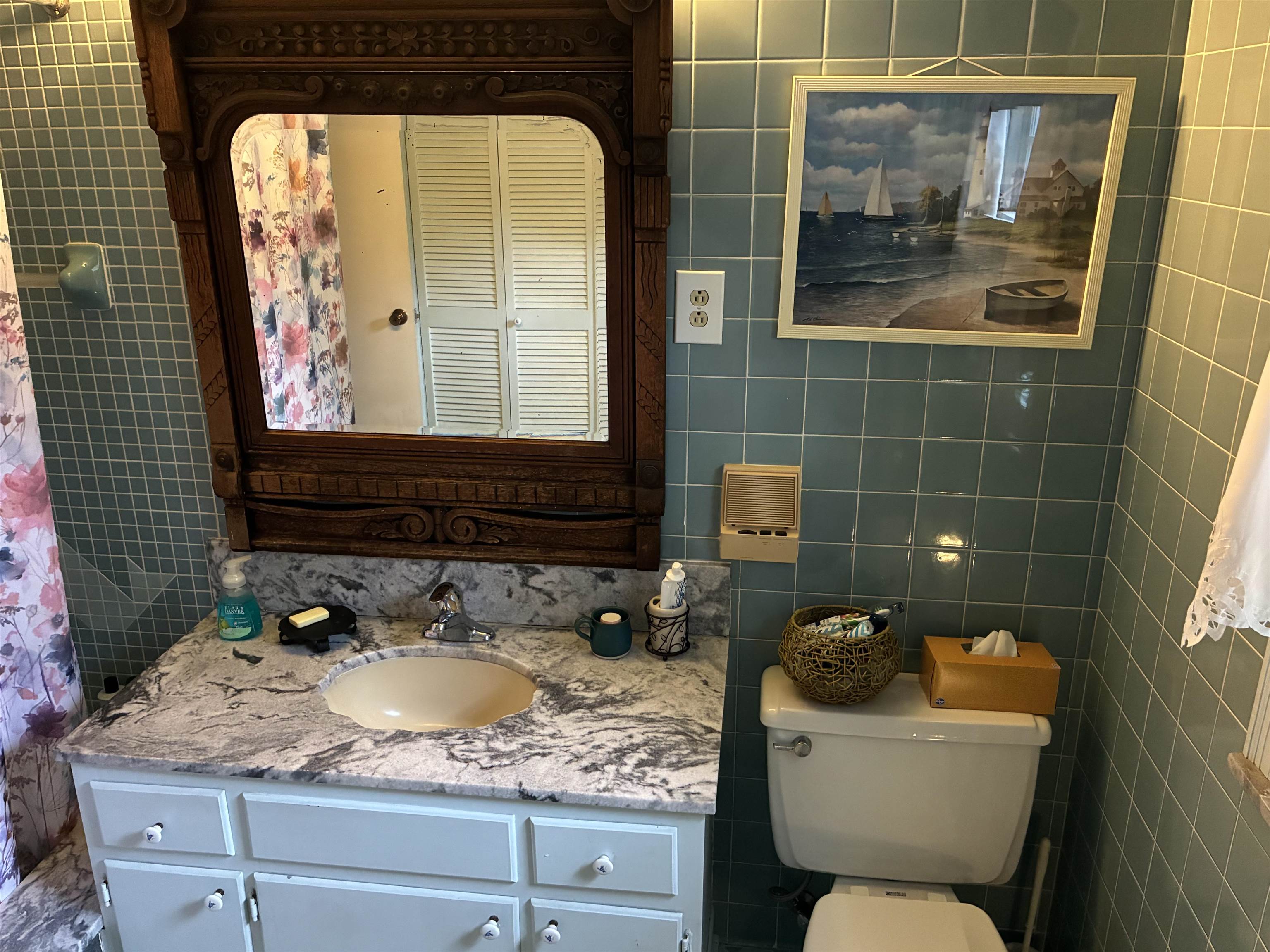 3194 Lammermuir Road Memphis, TN 38128 - Photo 30 of 40 a bathroom with a granite countertop sink mirror toilet and bathtub