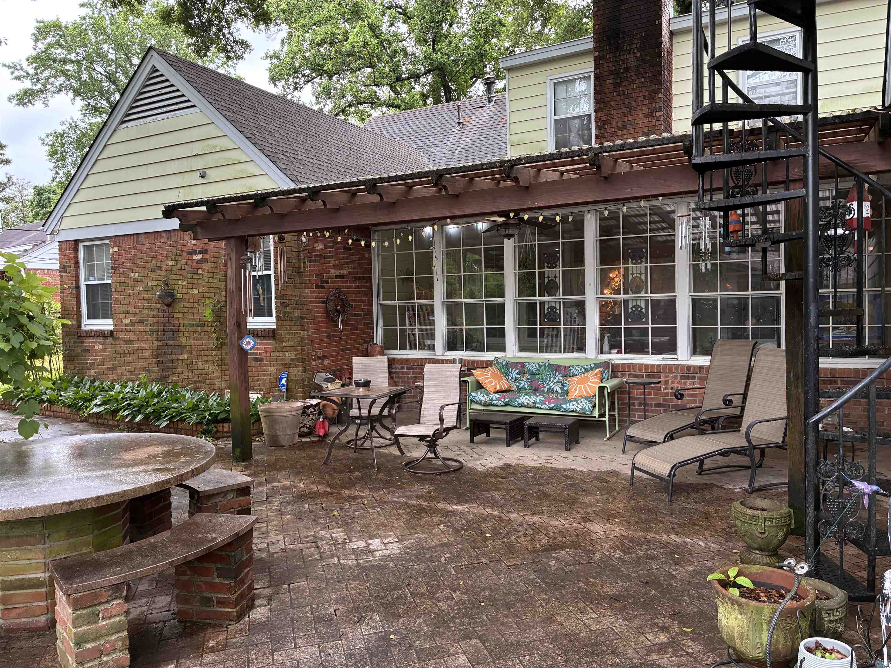 3194 Lammermuir Road Memphis, TN 38128 - Photo 36 of 40 a view of a sitting area with furniture in patio