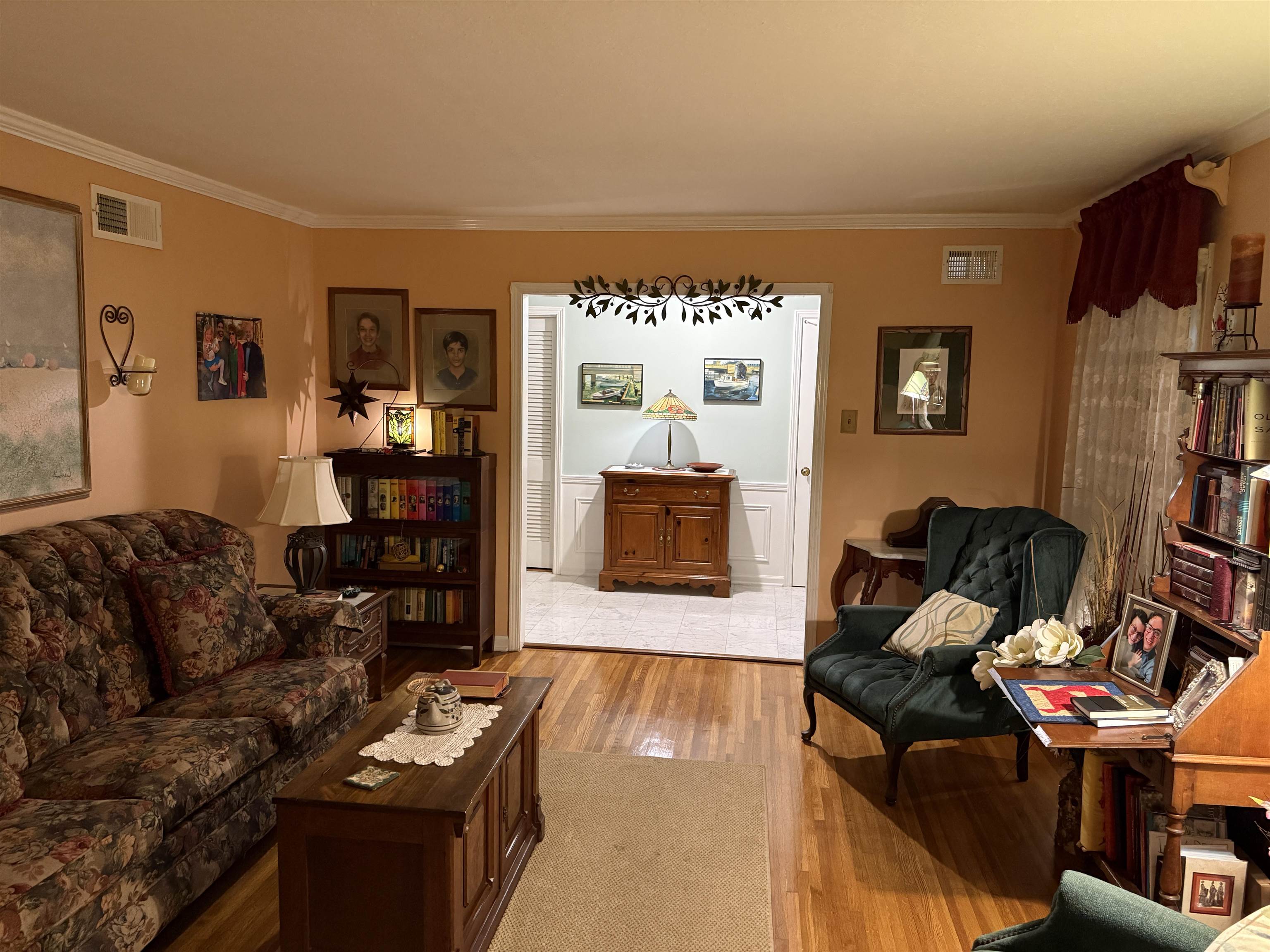 3194 Lammermuir Road Memphis, TN 38128 - Photo 4 of 37 Hardwood flooring extending throughout the living space