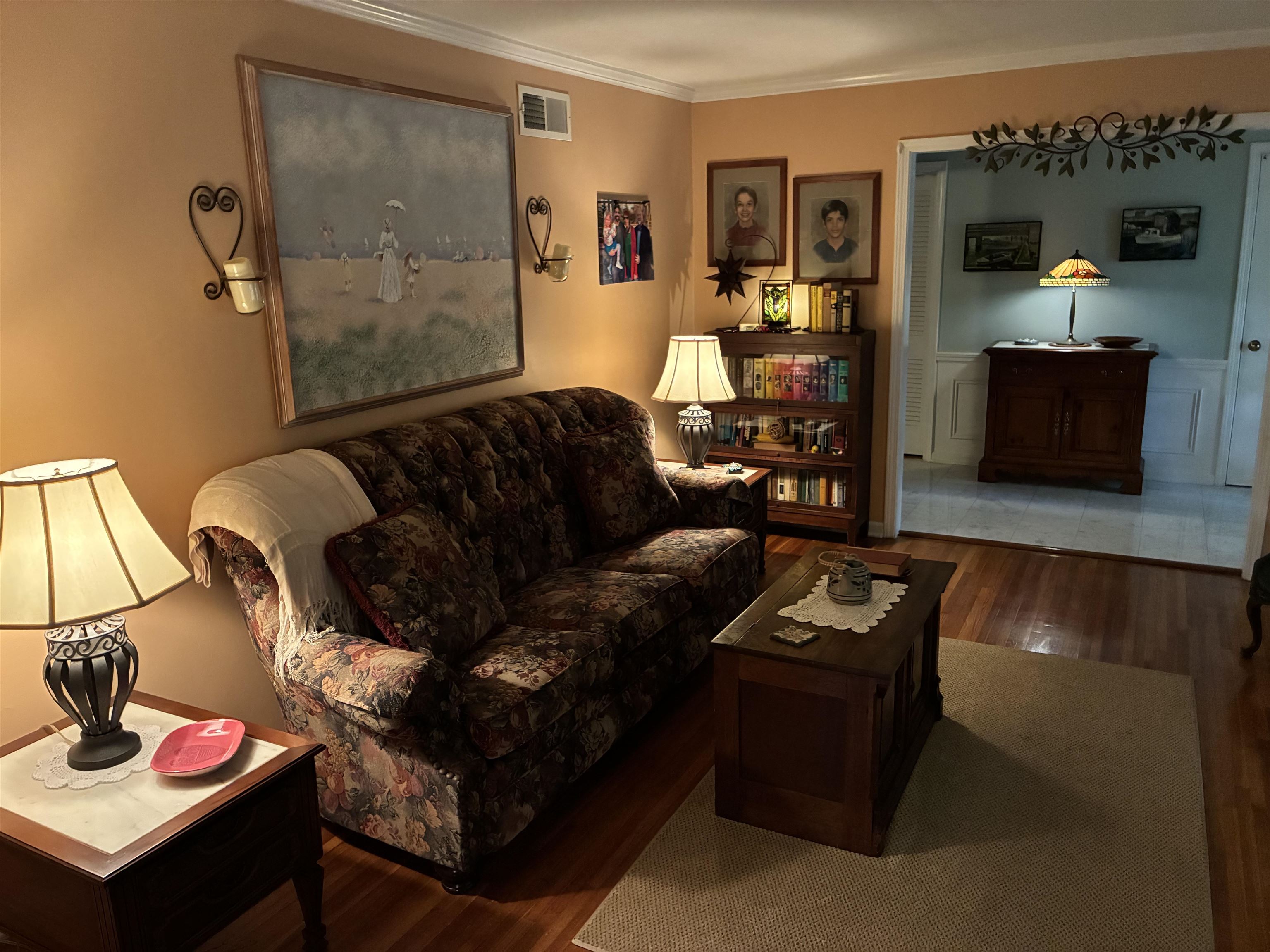 3194 Lammermuir Road Memphis, TN 38128 - Photo 8 of 40 a living room with furniture and a flat screen tv