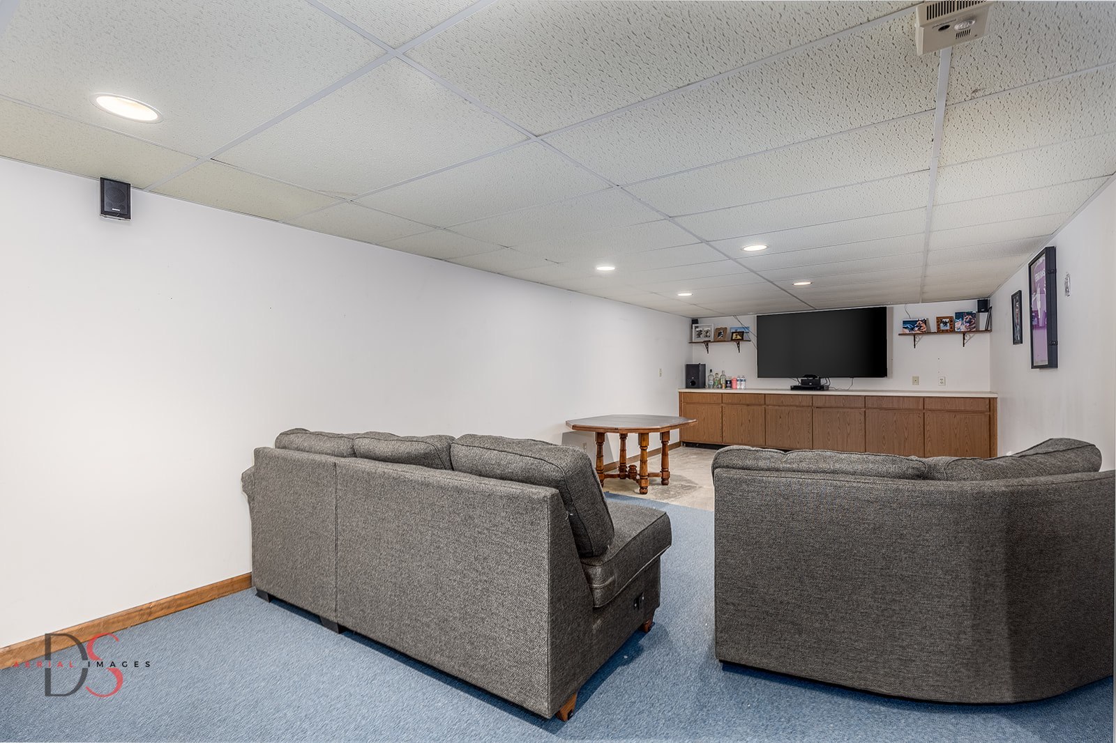 2106 Cedar Avenue Mendota, IL 61342 - Photo 23 of 24 a living room with furniture and a flat screen tv