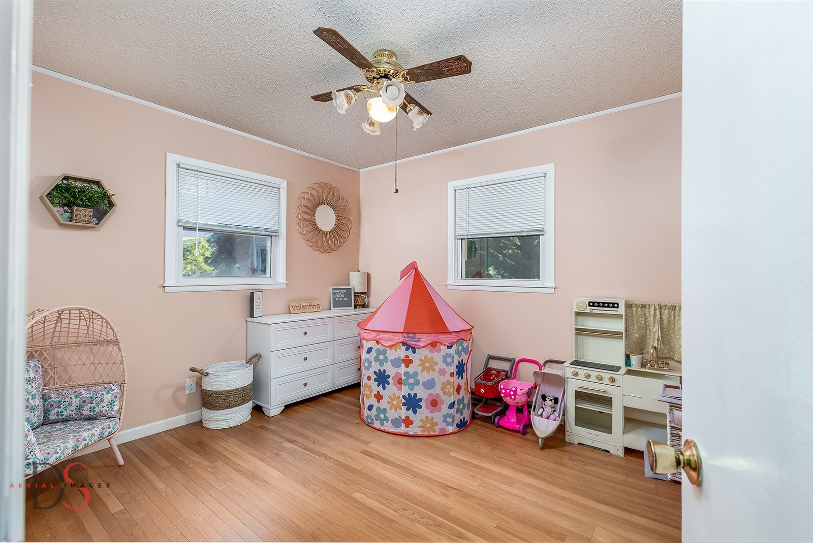 2106 Cedar Avenue Mendota, IL 61342 - Photo 10 of 24 a living room with baby crib furniture and a window