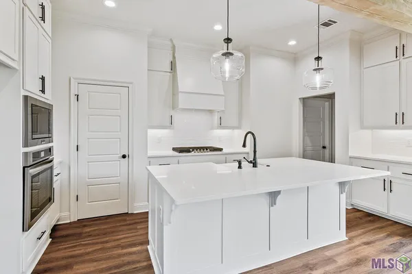 $425,510 | 10492 Highpoint Drive, Denham Springs, LA 70706